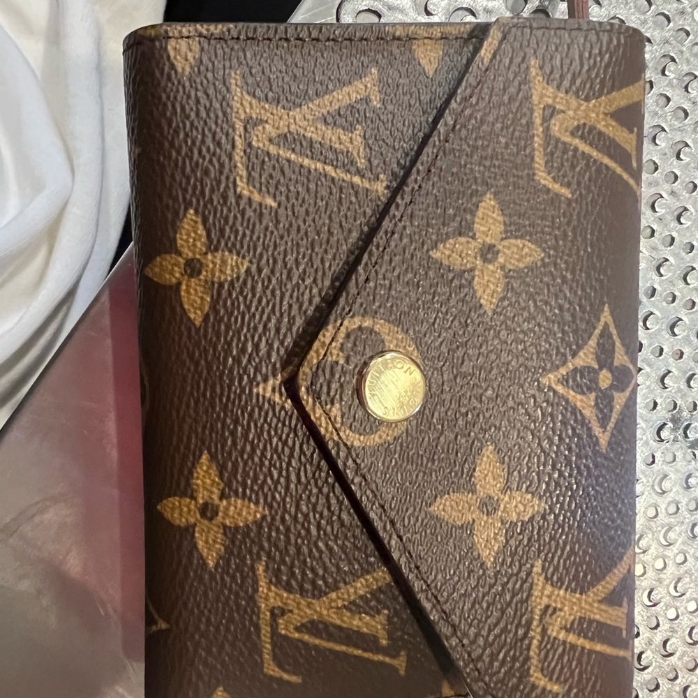 Louis Vuitton victorine wallet